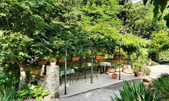 Cassinasco Apartment | Pet-Friendly Apartment CasaFiò Grotta with Shared Garden & Wi-Fi