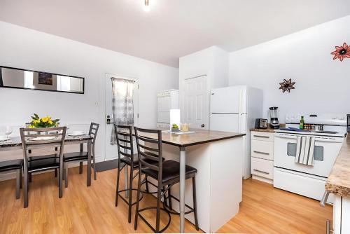 Sandy Hill Apartment | Pet-friendly Apartment - Steps to Rideau Centre