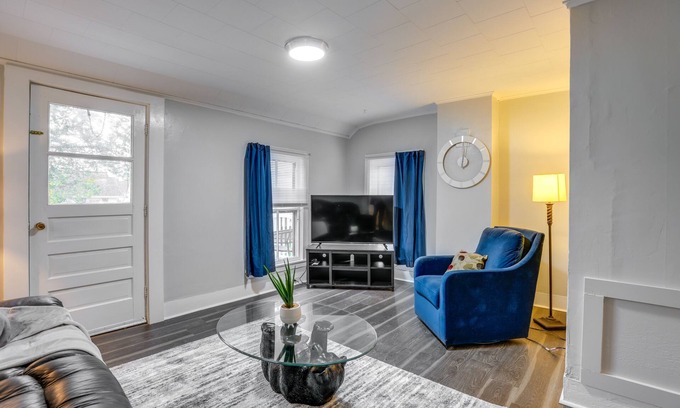 Auburn Apartment | Pet-Friendly Auburn Apartment w/Balcony!