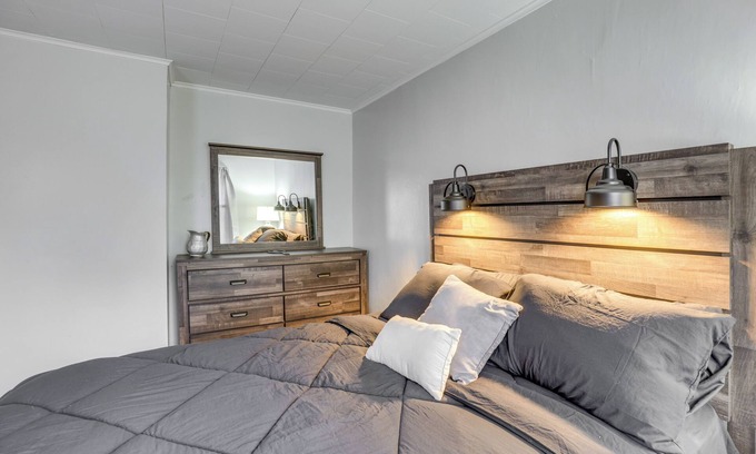Auburn Apartment | Pet-friendly Auburn Apartment w/Balcony!