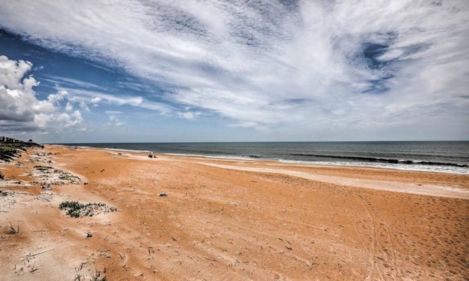 Silk Oaks House | Pet-Friendly Beach House with Deck Walk to Beach!