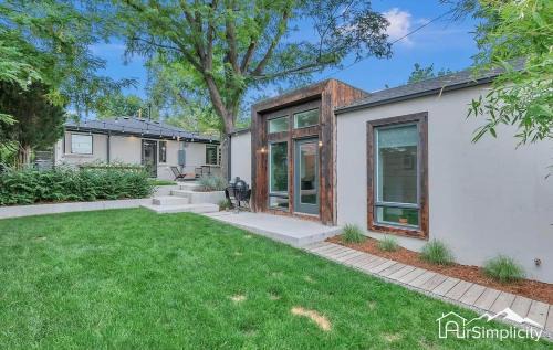 Sunnyside House | Pet-friendly Carriage House Near Lake