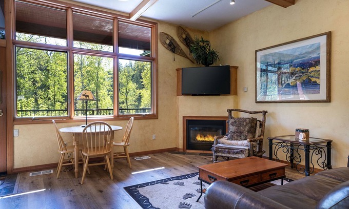 Bigfork Condo | Pet friendly condo on the banks of the Swan River Property in Downtown Bigfork - Bearister Den