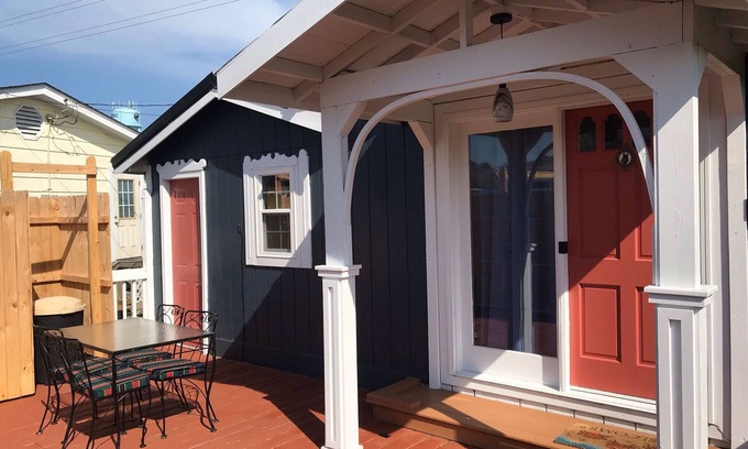 Ocracoke House | Pet friendly cottage perfect for a couple or small family.