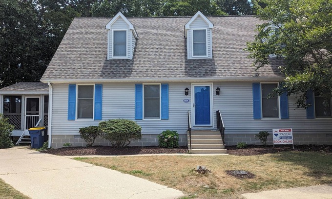 Country Club Estates House | Pet Friendly Downtown Rehoboth Beach 4BR Home, Parking, Porch