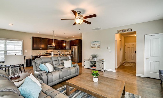 Fayetteville House | Pet-Friendly Fayetteville Home with Hot Tub!