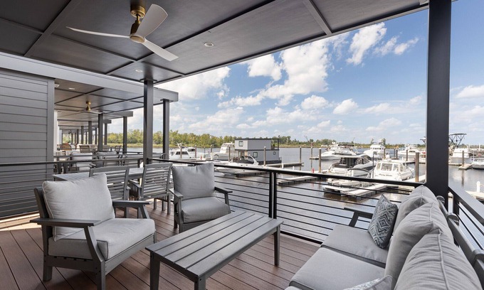 River District Boat Rental | Pet Friendly Floating Villa - Lookout at The Cove - Downtown Wilmington