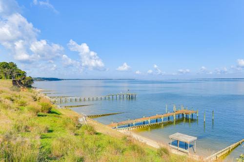 Deltaville House | Pet-Friendly Gem with Private Dock in Deltaville!