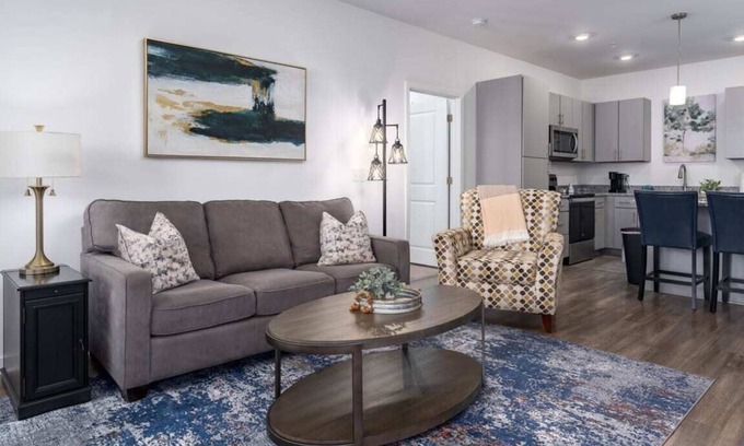 Pelham Apartment | Pet-Friendly Getaway with Pool & Gym