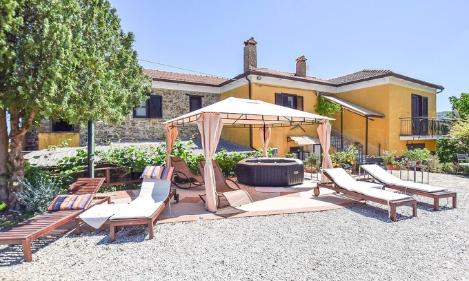Laureana Cilento House | Pet friendly home in Laureana Cilento