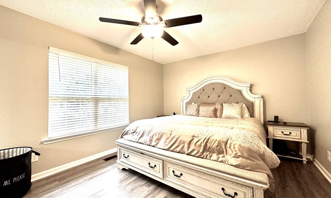 Troutman House | Pet Friendly Home 2 minutes from Lake Norman State Park 3BR/2BA
