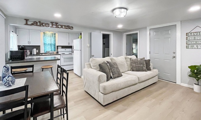 Topeka House | Pet Friendly Home by Lake Shawnee!