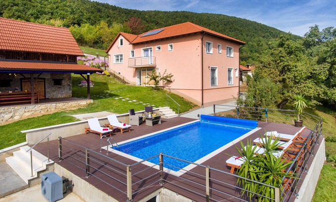 Zumberak House | Pet friendly home in Kostanjevac