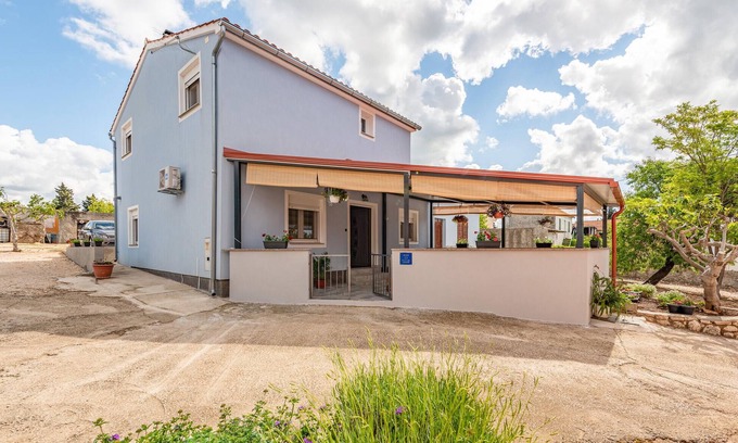 Stankovci House | Pet friendly home in Banjevci with WiFi