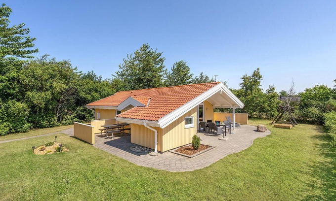 Skaven Strand House | Pet friendly home in Tarm with sauna