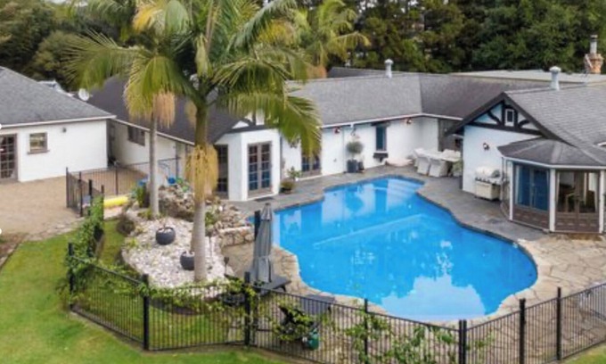 Mangonui House | Pet friendly Luxury Accommodation with private Pool and Jetty