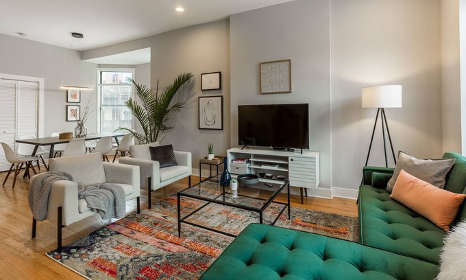 Old Town House | Pet-Friendly Mansion in the Heart of Old Town - Sleeps 30! by RedAwning