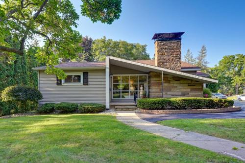 Owosso House | Pet-Friendly Michigan Escape with Patio and Gas Grill!