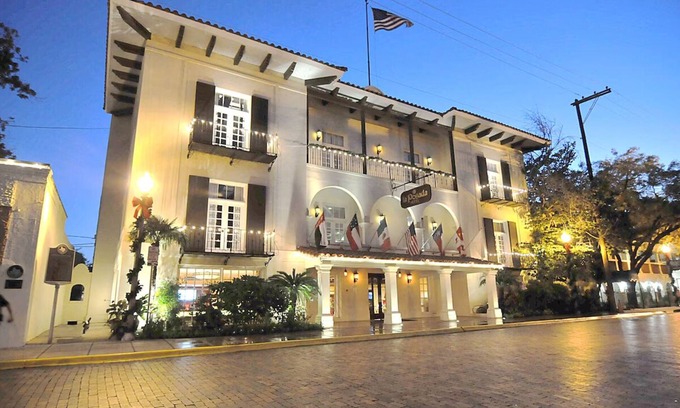 Western Division Hotel | Pet-Friendly Modern Stay in Laredo’s Historic Heart | Pool & Gym Access
