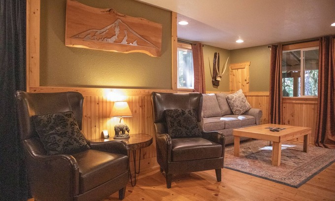 Rhododendron Cabin | Pet Friendly, Mt Hood Cabin With Hot Tub!