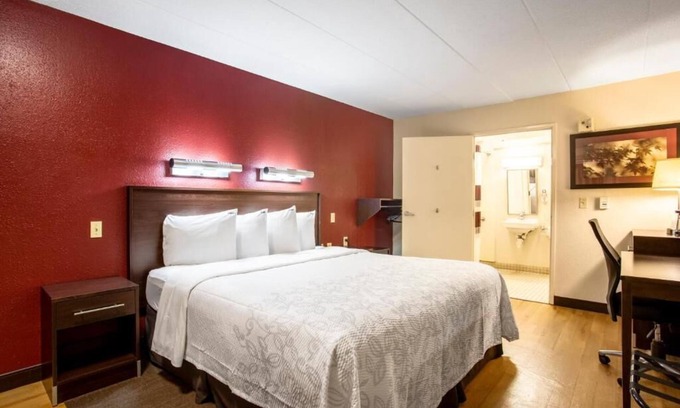 Framingham House | Pet-friendly Property with Free On-site Parking! Your Convenience at its Best!