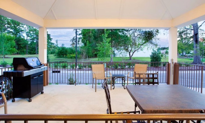 New Bern Condo | Pet-Friendly Retreat near New Bern's Attractionsn