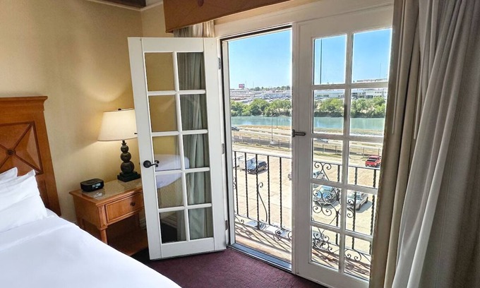 Western Division Hotel | Pet-Friendly Stay w/Oceanfront Views & Colonial Architecture | Onsite Dining