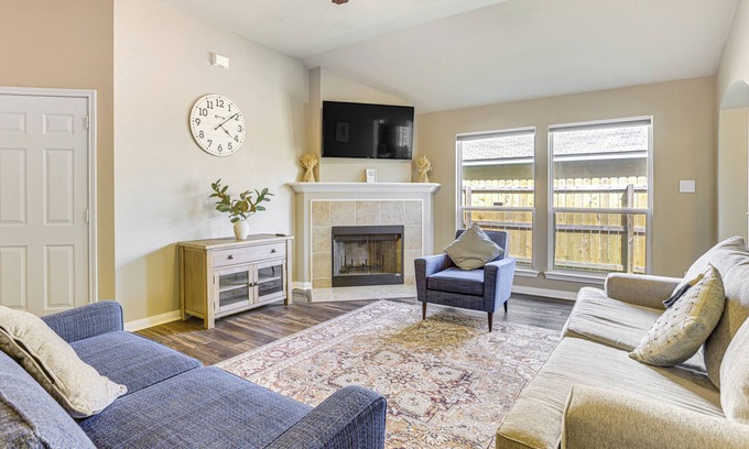 Bryan House | Pet-Friendly Texas Retreat w/Fenced-In Yard!
