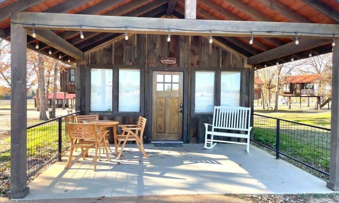 Elm Mott Ski Chalet | Pet Friendly The Cardinal Cabin 15MIN to Magnolia
