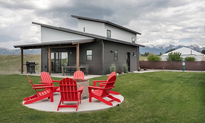 Bigfork House | Pet Friendly! The Jewel View Cottages Unit 8