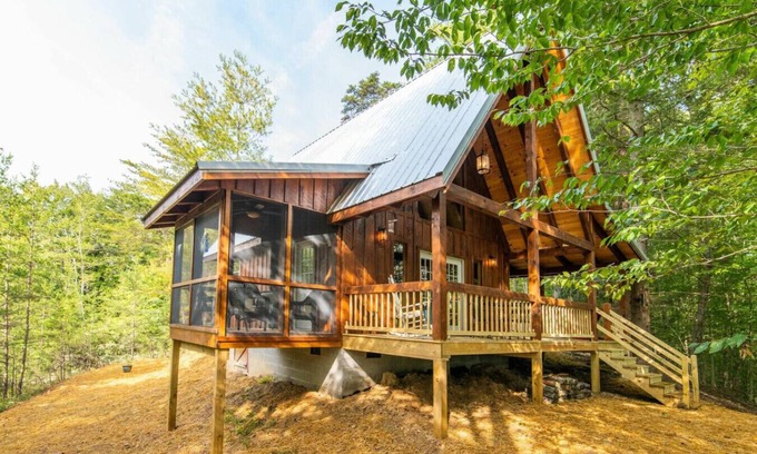 Pine Ridge Apartment | Pet-Friendly Tiny Cabin - Pine Point