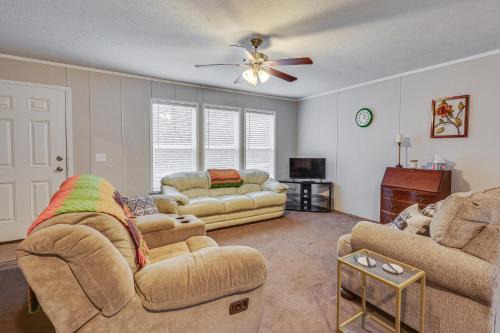 Laurelville House | Pet-Friendly Home about 10 Mi to Hocking Hills!