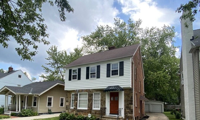 University Heights House | Pet Friendly 3 Bed Colonial in Family Area & Super Close to Beachwood, Ohio