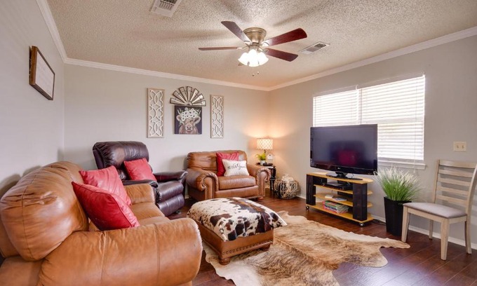 Canyon House | Pet-Friendly Vacation Rental with Yard in Canyon