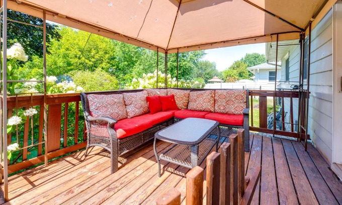 Waterloo House | Pet-Friendly Waterloo Abode with Deck!