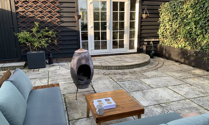 Saffron Walden Apartment | Pet Friendly With Enclosed Leafy Outdoor Space