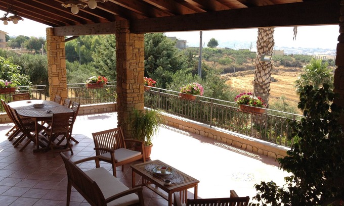 Sciacca Apartment | Petalo Rosso, apartment in villa with garden and wonderful panoramic view
