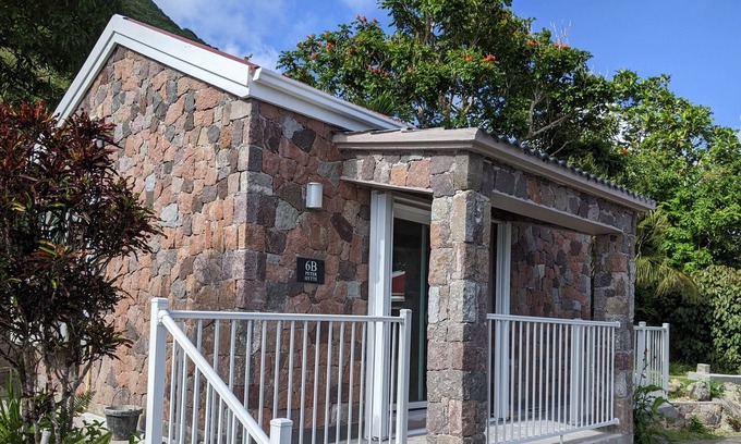 Windward Side Cottage | Peter Hytte is close to everything at great price!