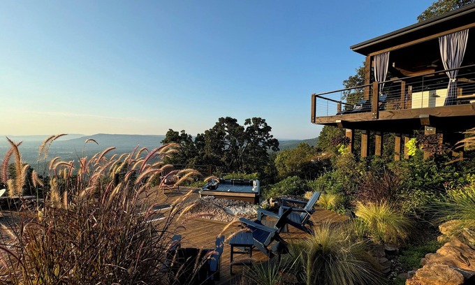 Morrilton House | Petit Jean Mountain Bluff Point Cottage - On the cliff's edge! ADULTS ONLY