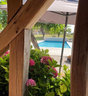 Oisly Bed & Breakfast | Petite dépendance vue piscine