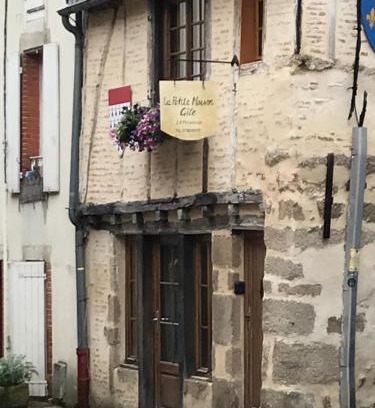Parthenay Apartment | Petite Maison médiévale