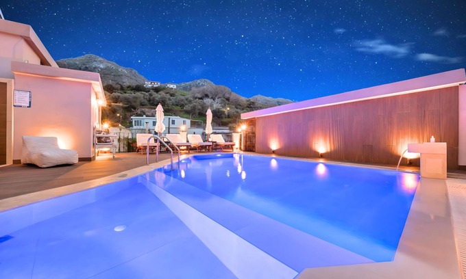 Filaki Villa | Petralis Luxury Villa Pool & Jaccuzzi