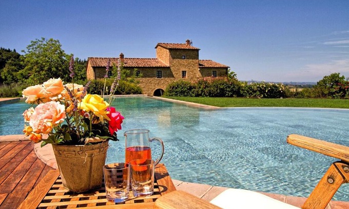Petrognano Villa | Petrognano Villa Sleeps 16 Pool Air Con WiFi