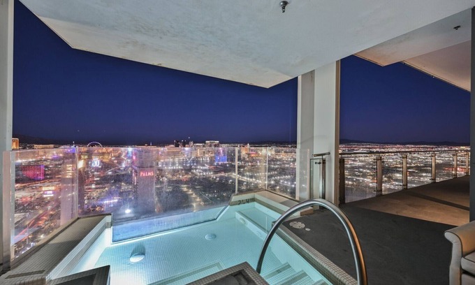 Las Vegas Apartment | PH57th Floor Luxury Penthouse | StripView/Jacuzzi