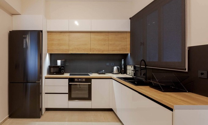 Platia Viktorias Apartment | Phaedrus Living: Athens Metsovou Residence