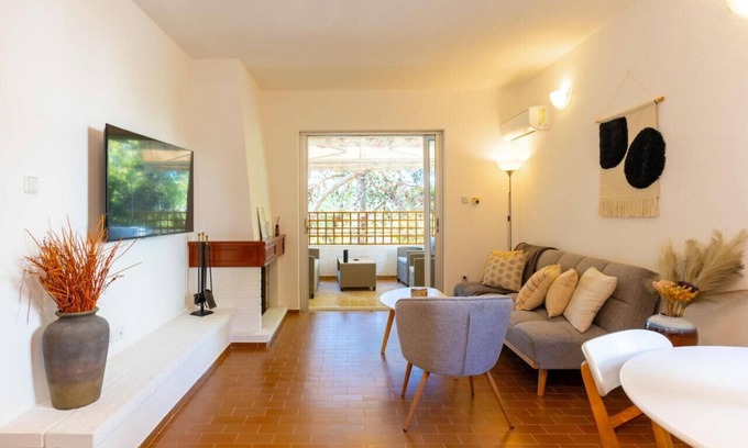 Saronida Apartment | Phaedrus Living: Saronida Seaside Flat