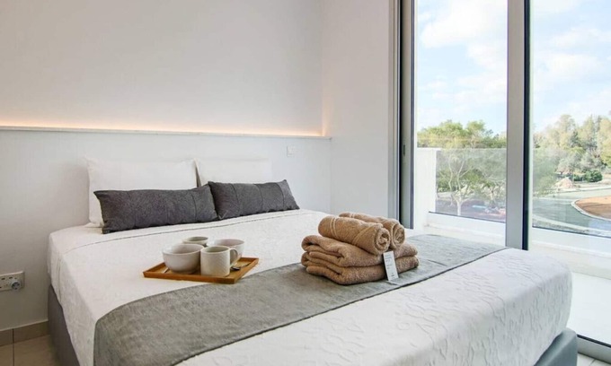 Paphos Apartment | Phaedrus Living Seaside Executive Flat Harbour 208