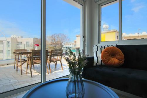 Paphos Apartment | Phaedrus Living: Seaside Modern Flat Lighthouse 63