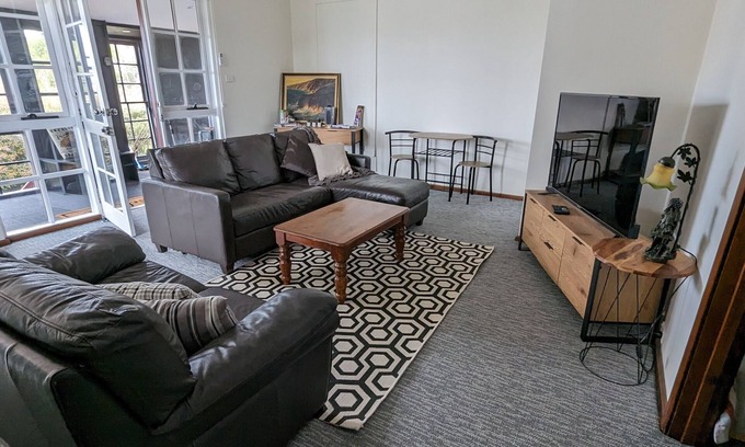 Smiths Beach Apartment | PHILLIP ISLAND Smiths BeachnStunning 2br ApartmentnWalk 1min Beach 5min GP Track