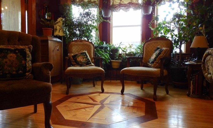 Stettler Bed & Breakfast | Phoenix House B&B